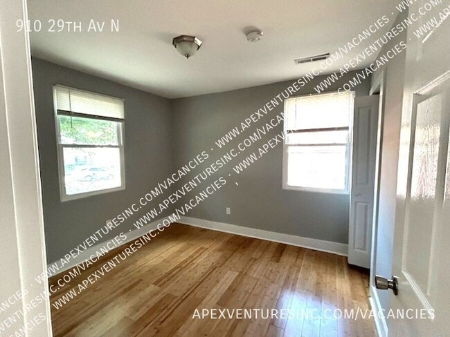 Building Photo - 910 29th Ave N