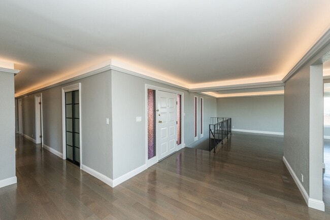 Building Photo - Updated 4 Bed / 2.5 Ba Home in Millbrae Mi...