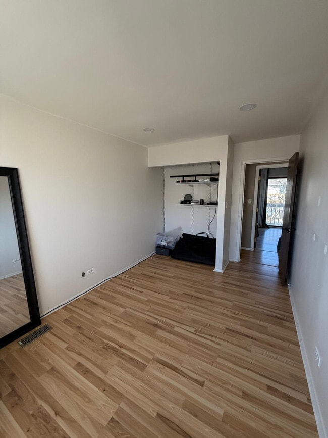 Building Photo - 15 Constitution Ct