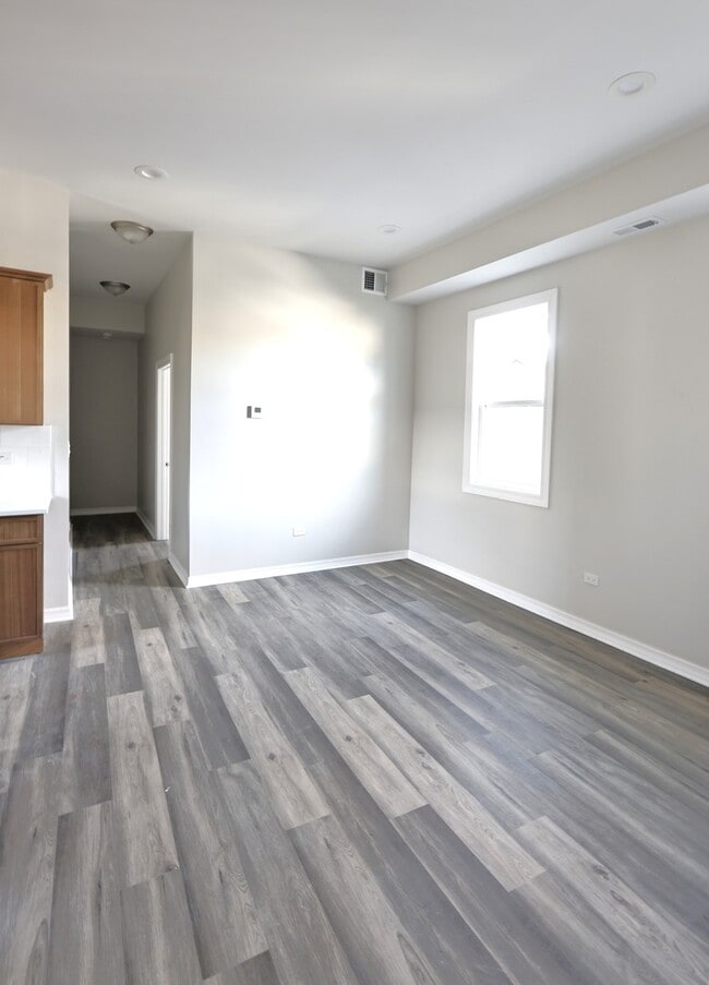 Building Photo - 3621 S Winchester Ave