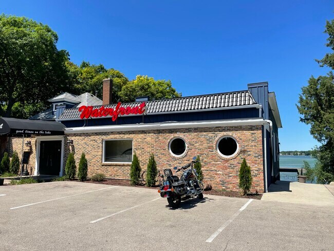 Building Photo - 4202 Lake St