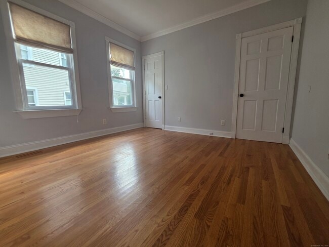 Building Photo - 264 Villa Ave
