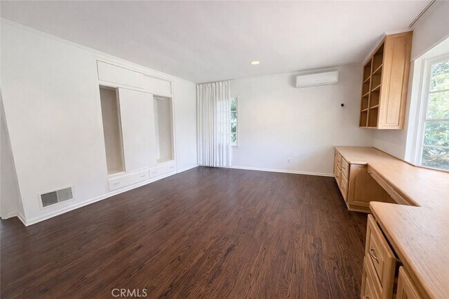 Building Photo - 18 Woodland Ln