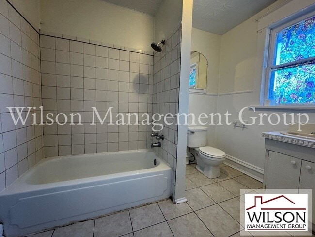 Building Photo - 516 E Anderson St