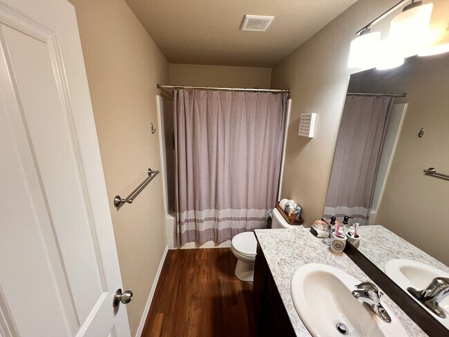 Building Photo - Spacious 3BR/2.5BA w/ Open Floor Plan, Fenced Yard, Office Nook & Garage