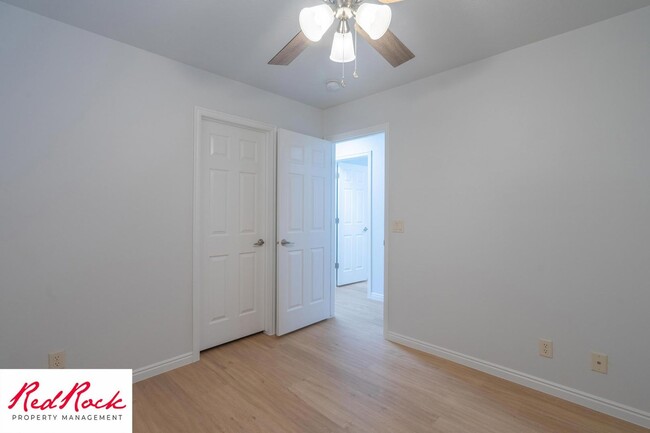 Building Photo - 4 Bedroom in Amber Estates - Newer LVP Flooring throughout home!