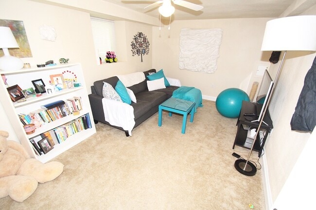 Building Photo - NICELY MAINTAINED 4 BED QUEENE ANNE HOME FOR RENT W GARAGE!