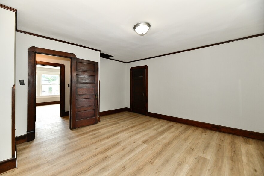 Building Photo - 852 N Rural St