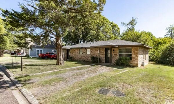 Building Photo - 204 Collinsville St