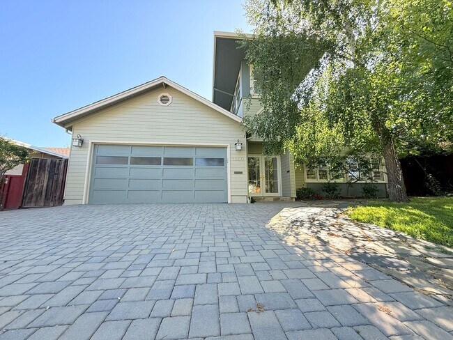 Building Photo - ? Elegant & Expansive Redwood City Home – ...