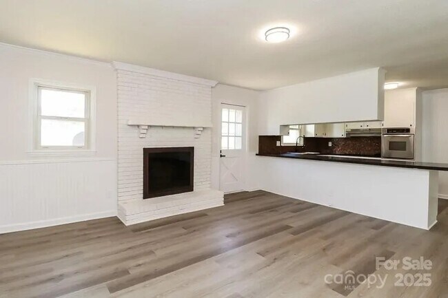 Building Photo - 2366 Old Field Rd