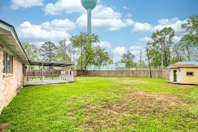 Building Photo - 318 Blue Tail Dr