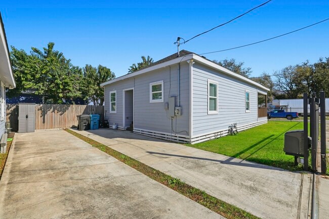 Building Photo - 1401 Sydnor St