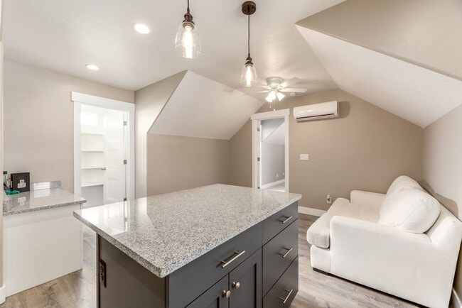 Building Photo - Stunning Above-Garage Apartment In Excelle...