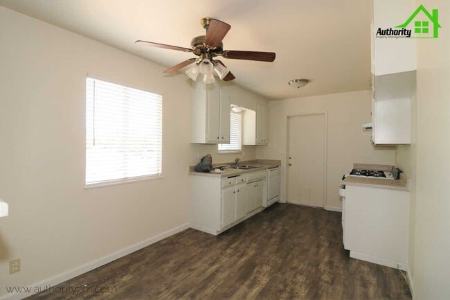 Building Photo - 3994 Mercury Dr