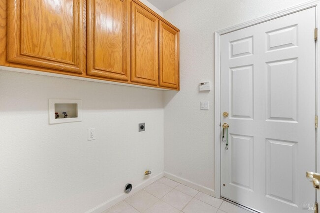 Building Photo - 139 Cedar Ridge Dr