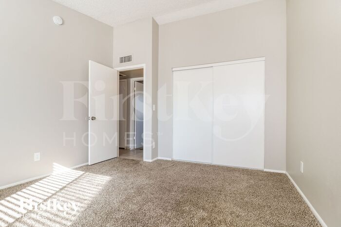 Building Photo - 8761 W Ironwood Dr