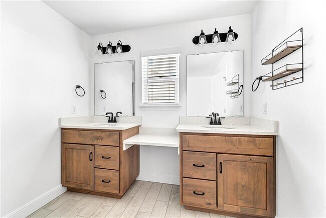 Building Photo - 2090 Wildflower Dr