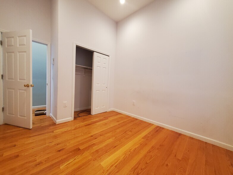 377 Danforth Ave 7 - 371 Danforth Ave