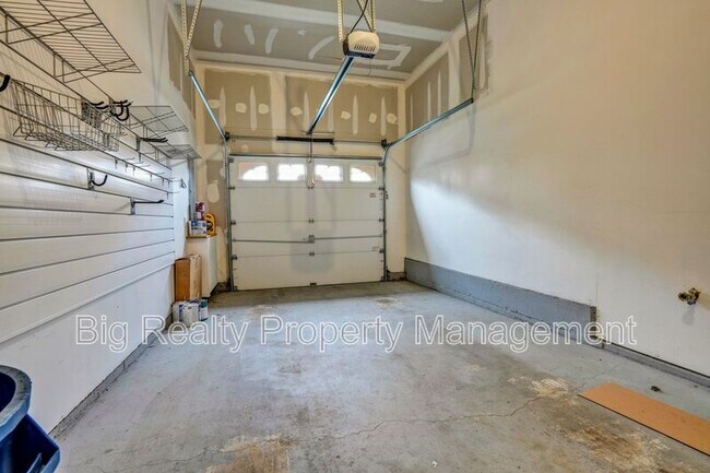 Building Photo - 2024 Morgan Hill Dr
