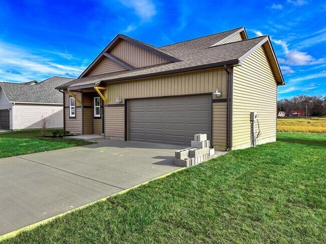 Primary Photo - 3 bedrooms almost brand new house