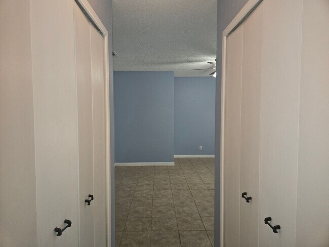 Building Photo - 6823 Grass Valley Dr