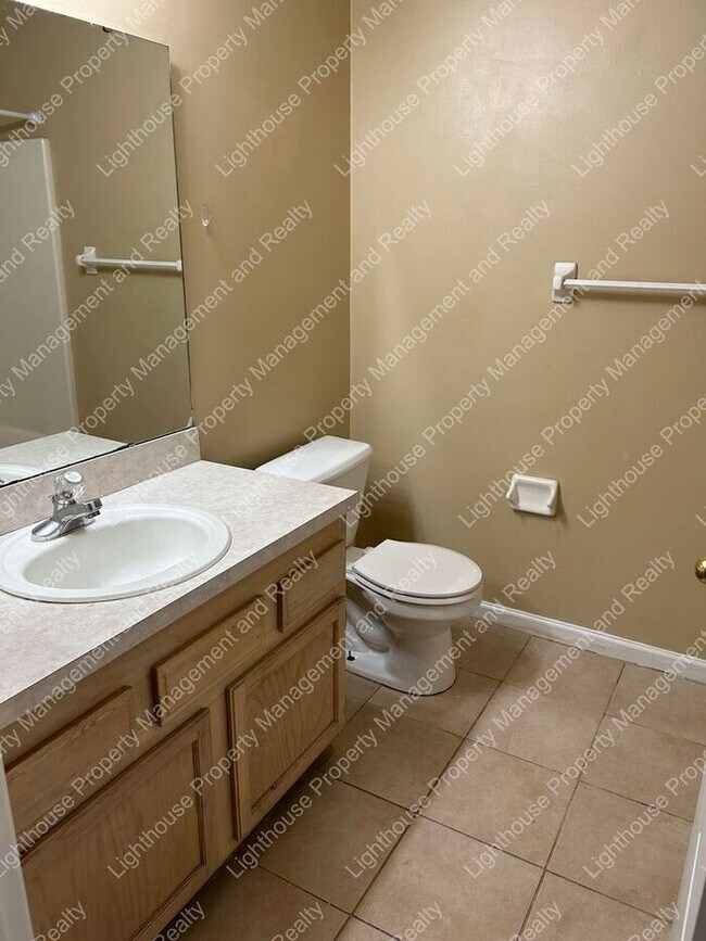 Building Photo - Beautiful Home Just Minutes to NAS JAX & 295 Large Fenced Backyard