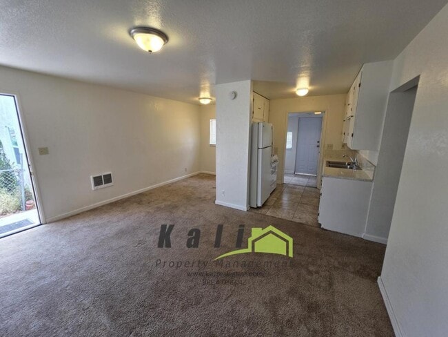 Building Photo - 2128 Flintridge Dr
