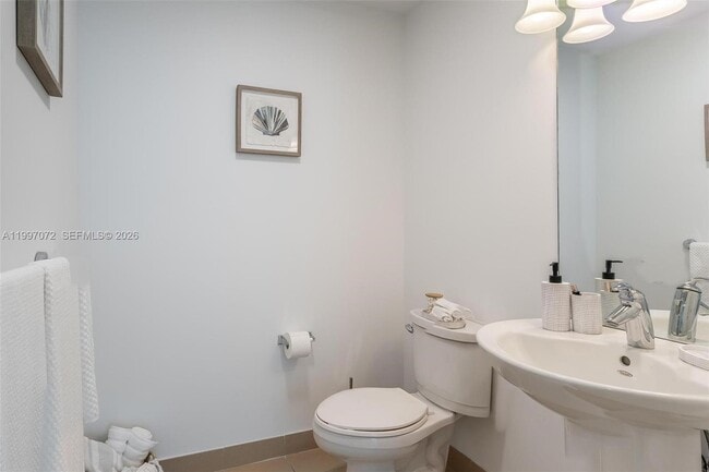 Building Photo - 300 S Biscayne Blvd