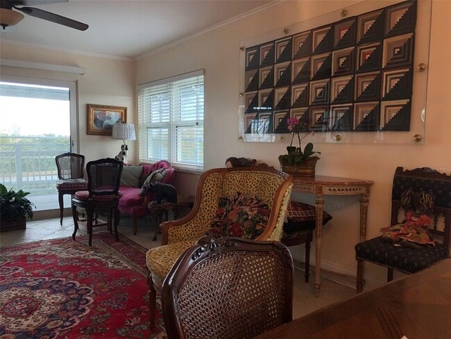 Building Photo - 160 Columbia Dr