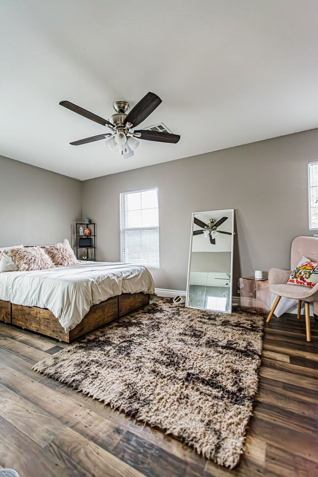 Building Photo - 2 Master Bedrooms