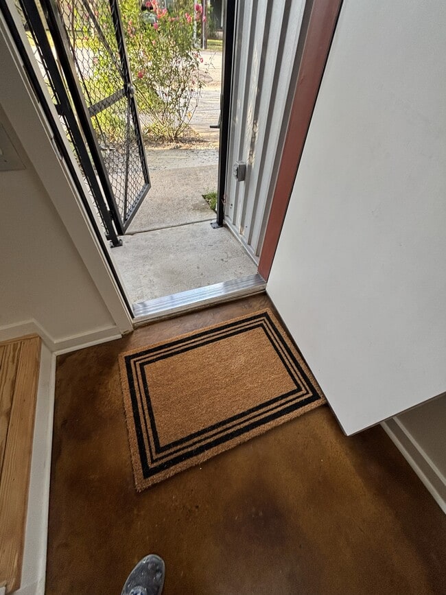 Building Photo - 2909 Albany St