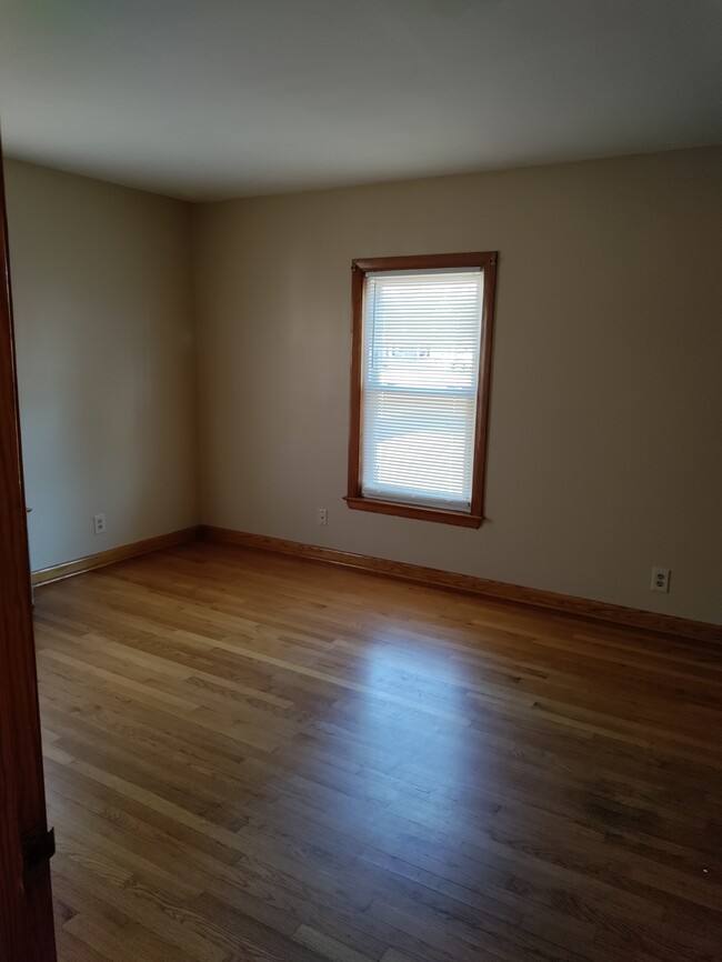 Front and master bedroom - 110 Walnut St