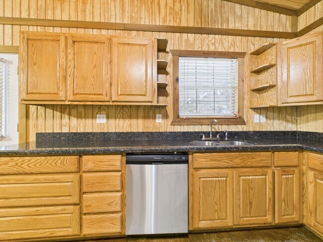 Building Photo - 5822 Leonard Rd