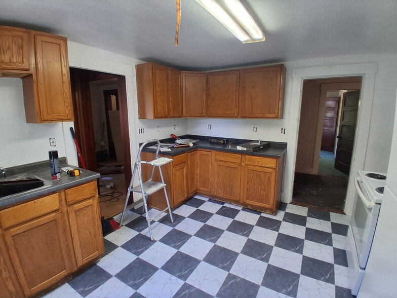 Building Photo - 9 Albert St