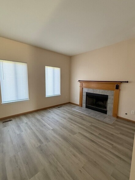 Building Photo - 757 Bayles Dr