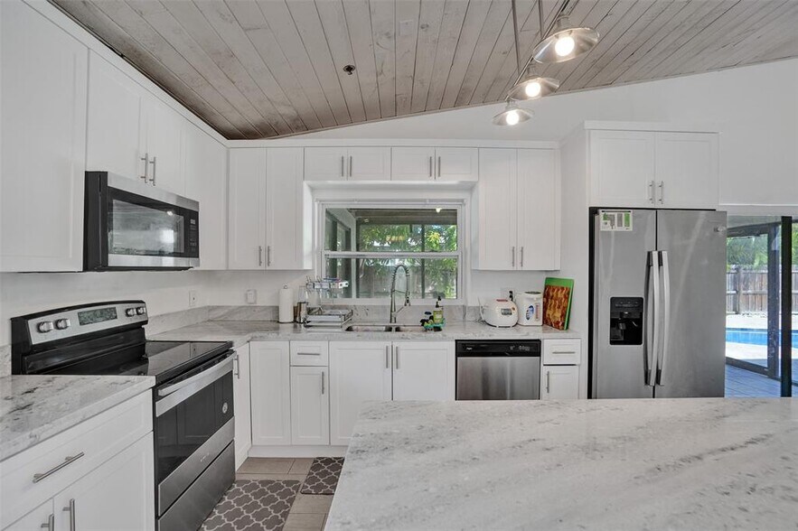 Building Photo - 7471 NW 35th Ct