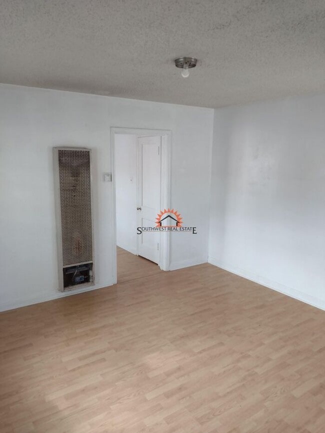 Building Photo - Large 1 Bed Apartment ALL BILLS PAID