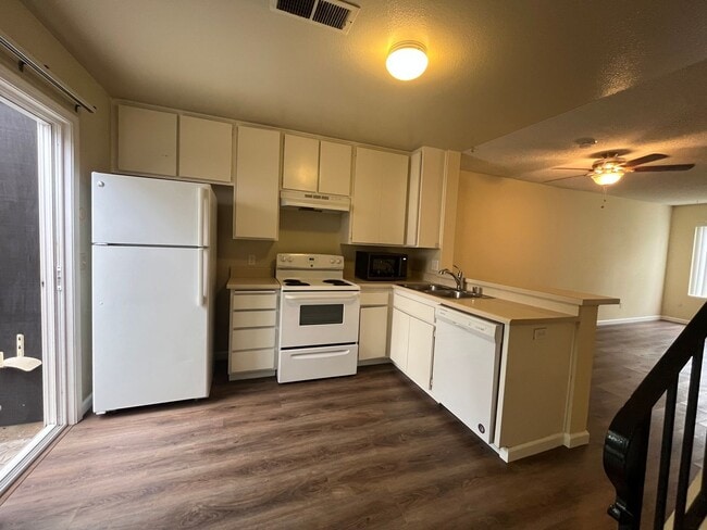 Building Photo - Cozy 2 Bed 1 Bath Home For Rent
