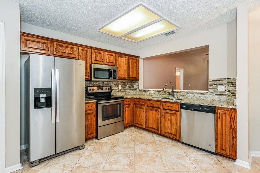Building Photo - 2877 Sutton Estates Cir N
