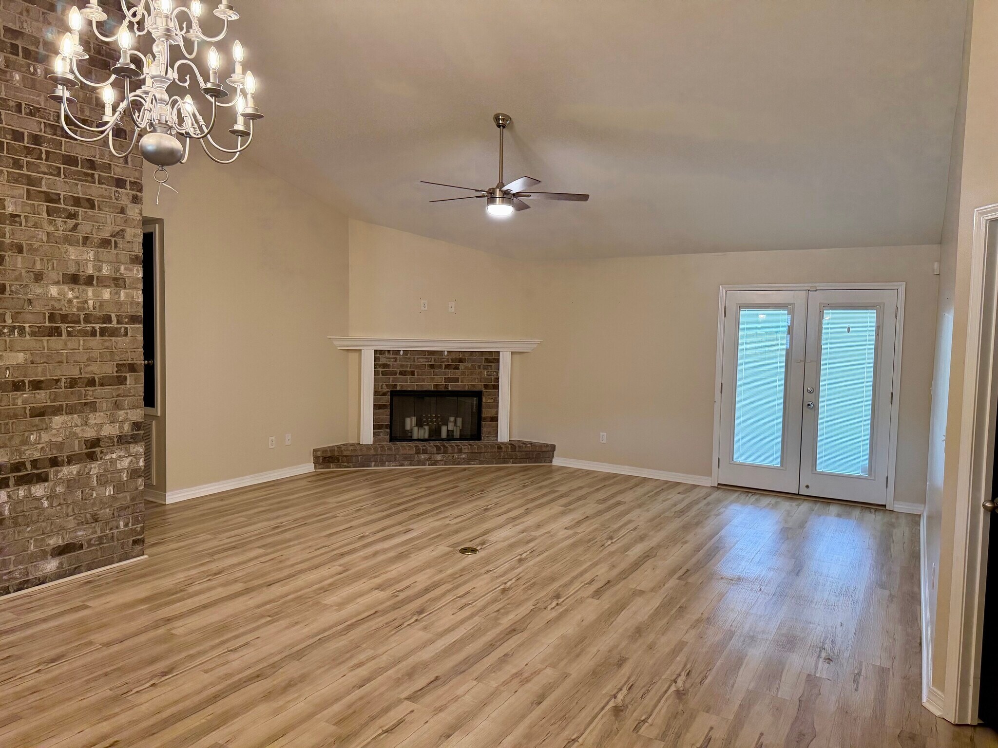 Building Photo - 500 Baywood Ct