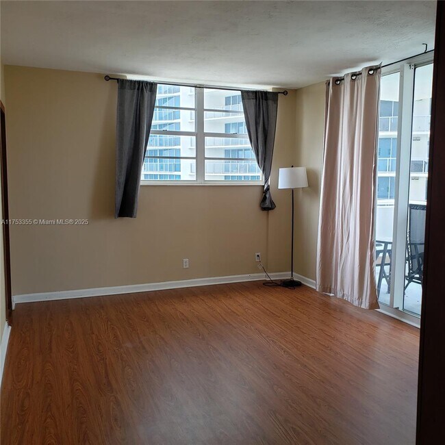 Building Photo - 3001 S Ocean Dr