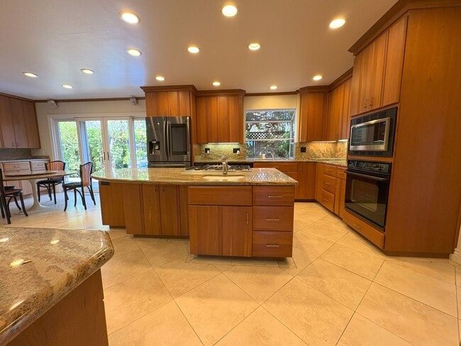 Building Photo - Spacious 4-Bedroom + Office Home in Prime ...