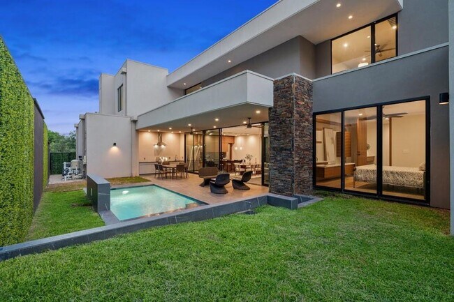 Building Photo - 3500 Cactus Wren Way