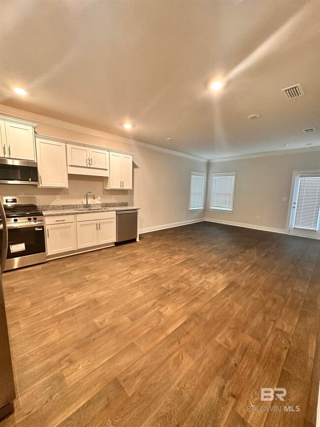 Building Photo - 32503 Revere Dr