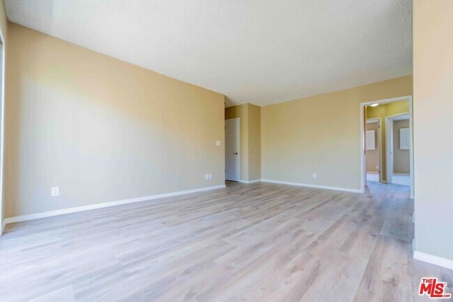 Building Photo - 11871 Idaho Ave