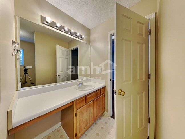 Building Photo - 3826 Tidewater Way NW