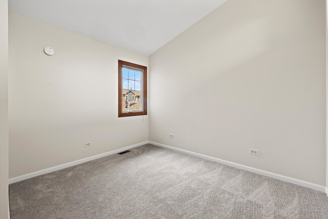 Building Photo - 615 W Parkside Dr