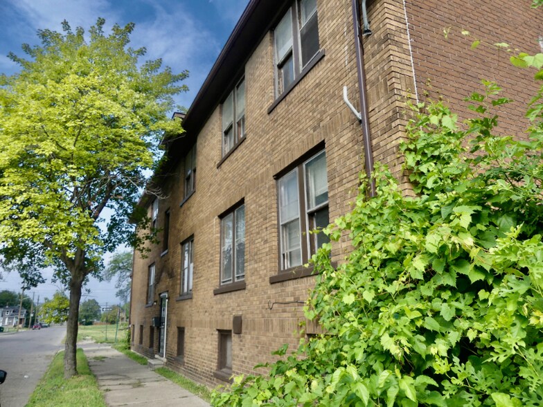 Building Photo - 5440 Milford St