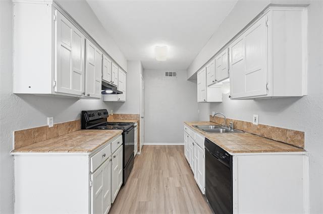 Building Photo - 1718 Dorchester Dr